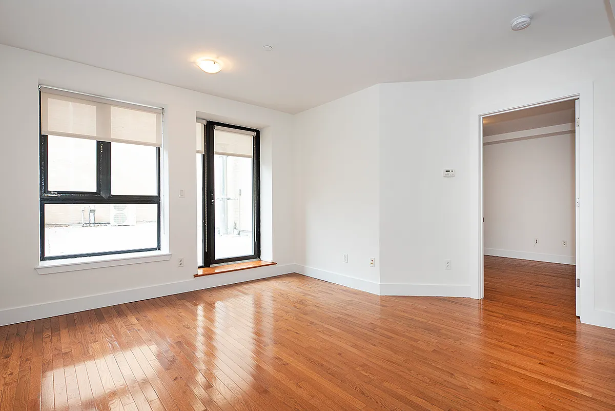 80 Meserole Street — Photo 4