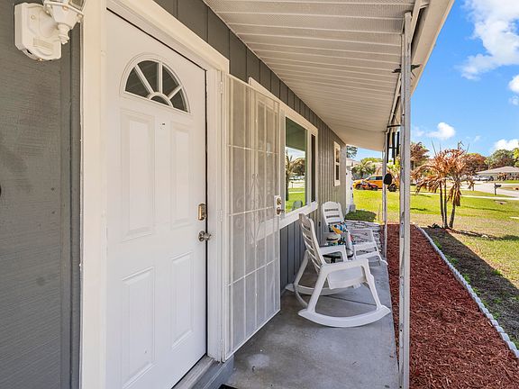 4th image of 766 Tuxedo Terrace