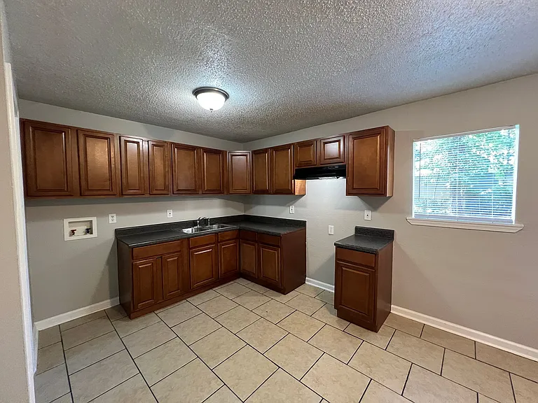 597 Western Park Dr — Photo 6