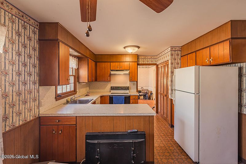 4th image of 1163 New Scotland Road
