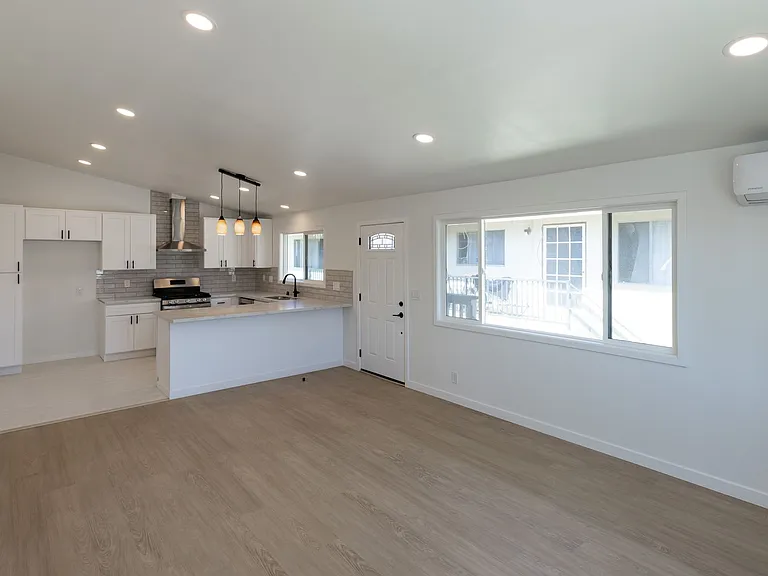 34101 El Encanto Ave — Photo 3