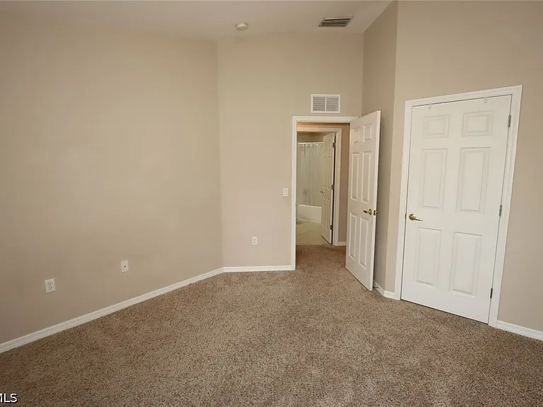 1172 Oxford Ln #27 — Photo 12