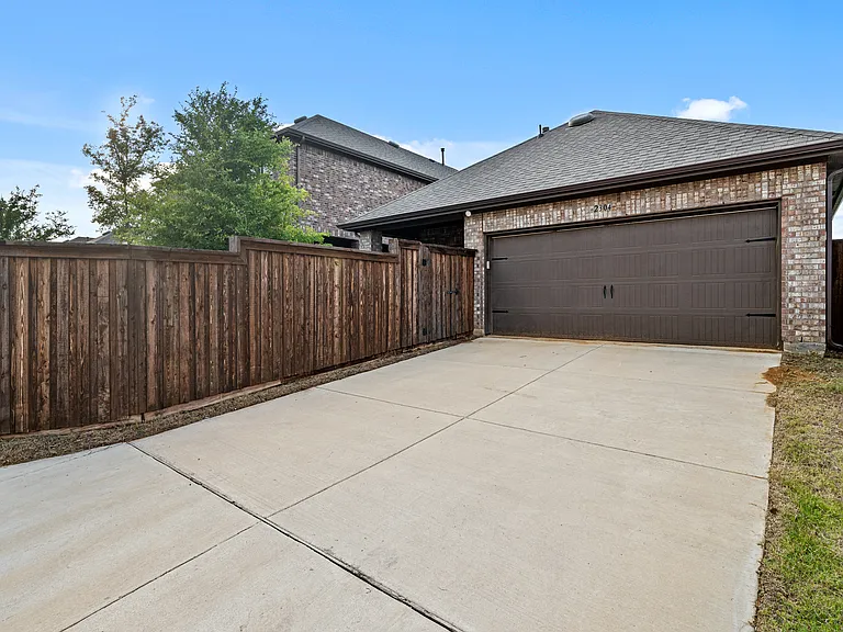 2304 Rosaline Dr — Photo 33