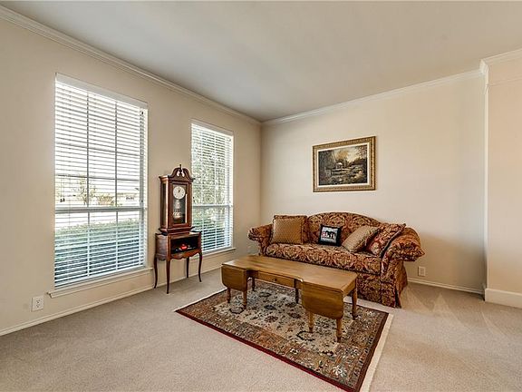 5th image of 713 Vallejo Dr