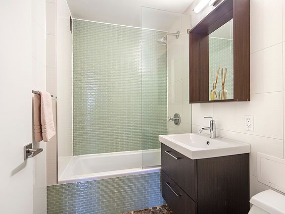 4th image of 1641 3rd Ave APT 11H