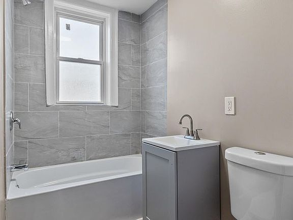 2nd image of 3857 Gustine Ave #2S