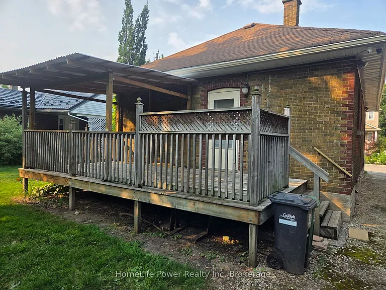 25 Menzie Ave — Photo 2