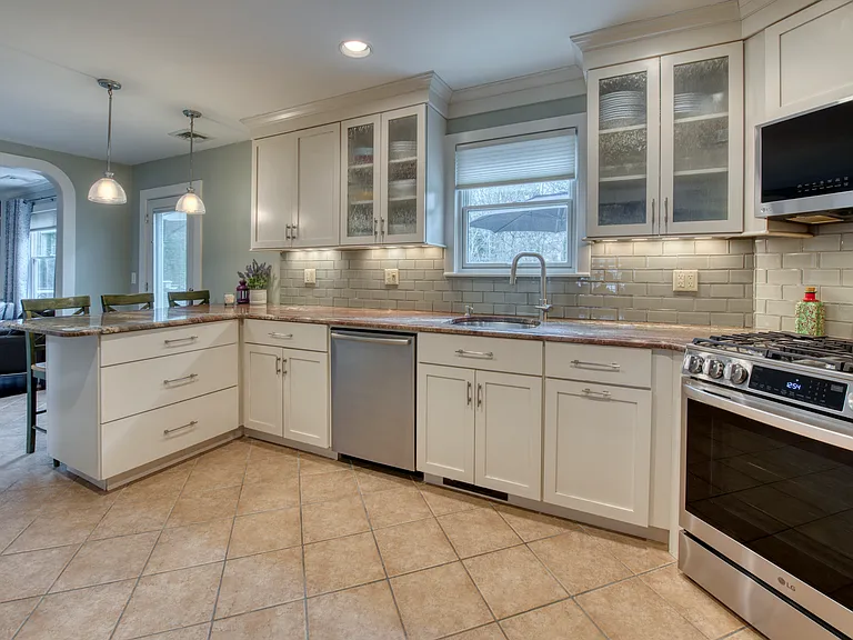 9 Deborah Dr — Photo 3
