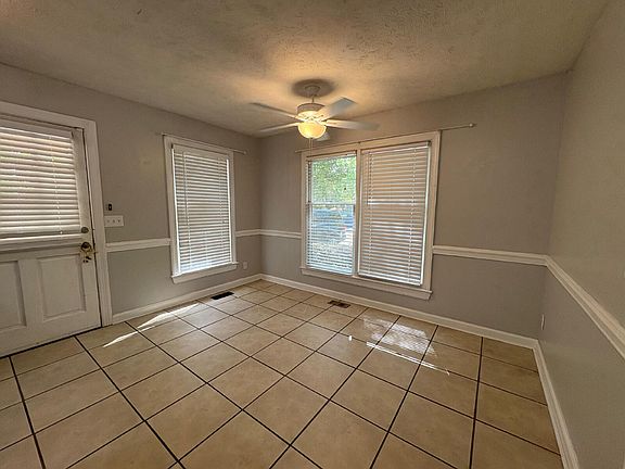 4th image of 405 Bannerman Ct