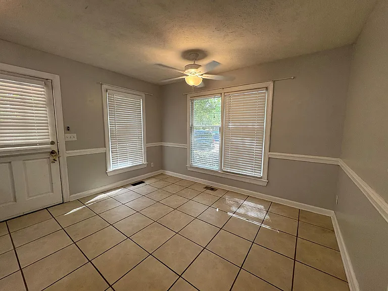 405 Bannerman Ct — Photo 4