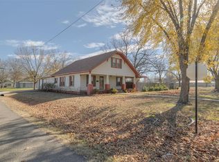 613 N Wineblood St, Checotah, OK 74426