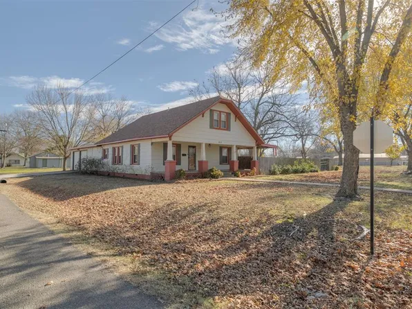 613 N Wineblood St, Checotah, OK 74426
