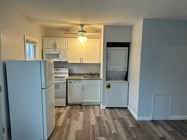 761 Adams St — Photo 16