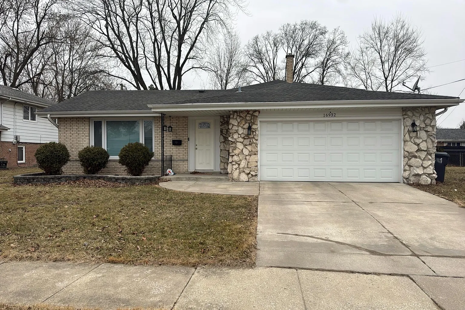 16932 Kimbark Ave photo 1