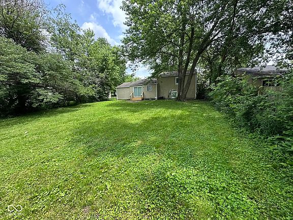 3rd image of 2626 N Fairhaven Dr