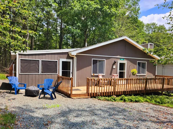 457 Maxatawny Dr, Pocono Lake, PA 18347
