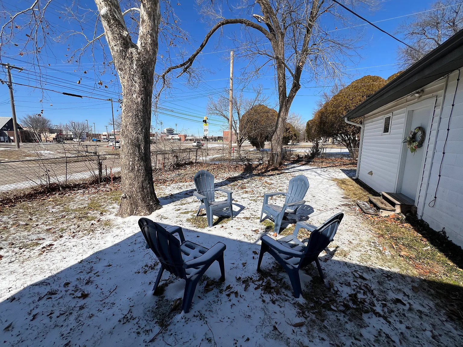 124 W Hartman Ave — Photo 2