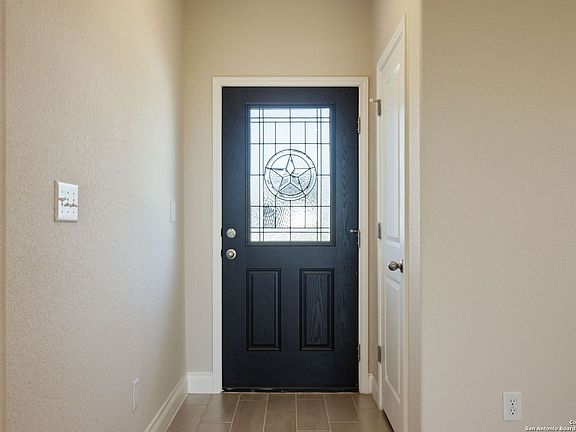 5th image of 112 Growers Ave