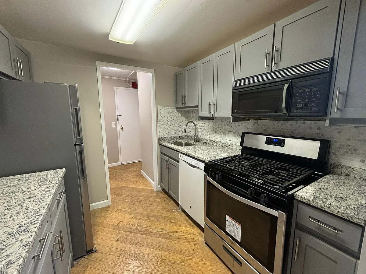 Building Photo - 98 Wells St #401