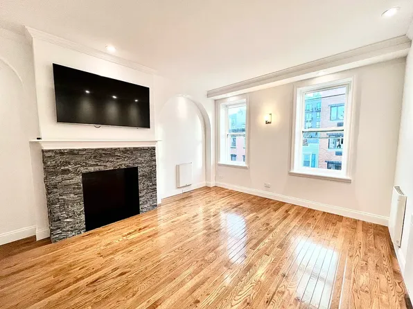 187 Meserole Street image 1 of 11