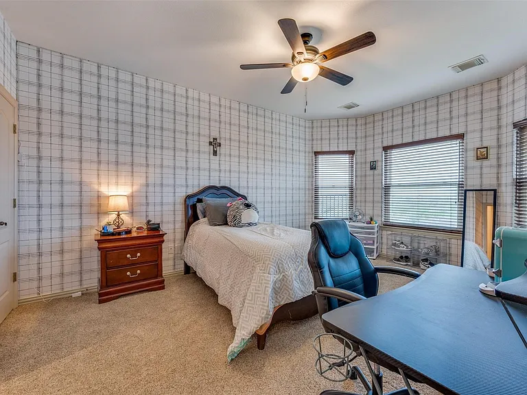 604 Promontory Dr — Photo 18