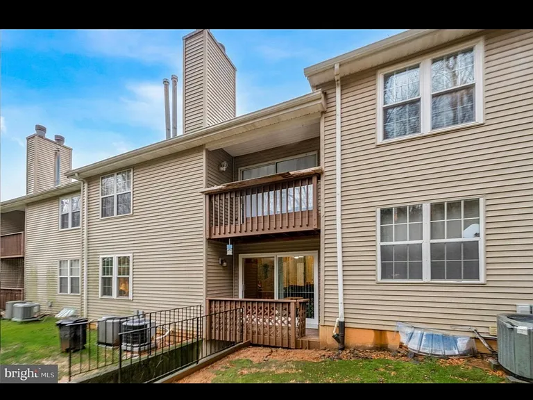 338 Cashel Ct — Photo 15