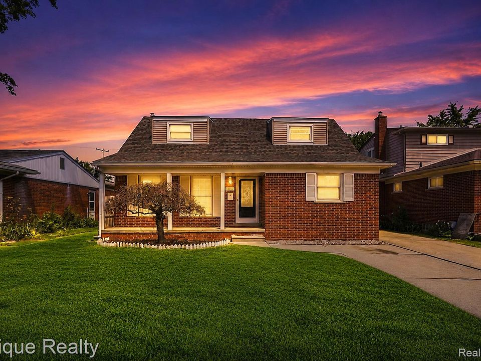 1st image of 18317 Spring Ct S