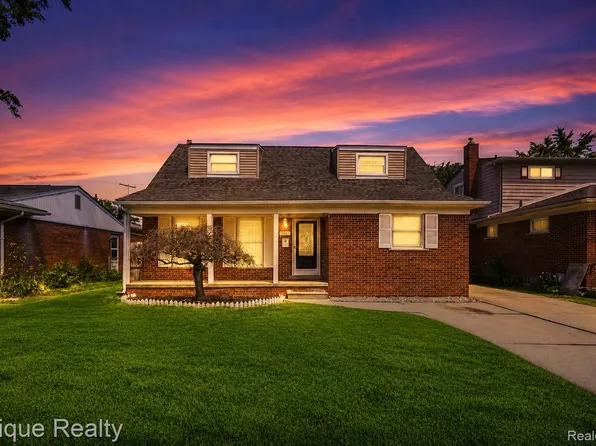 18317 Spring Ct S, Fraser, MI 48026