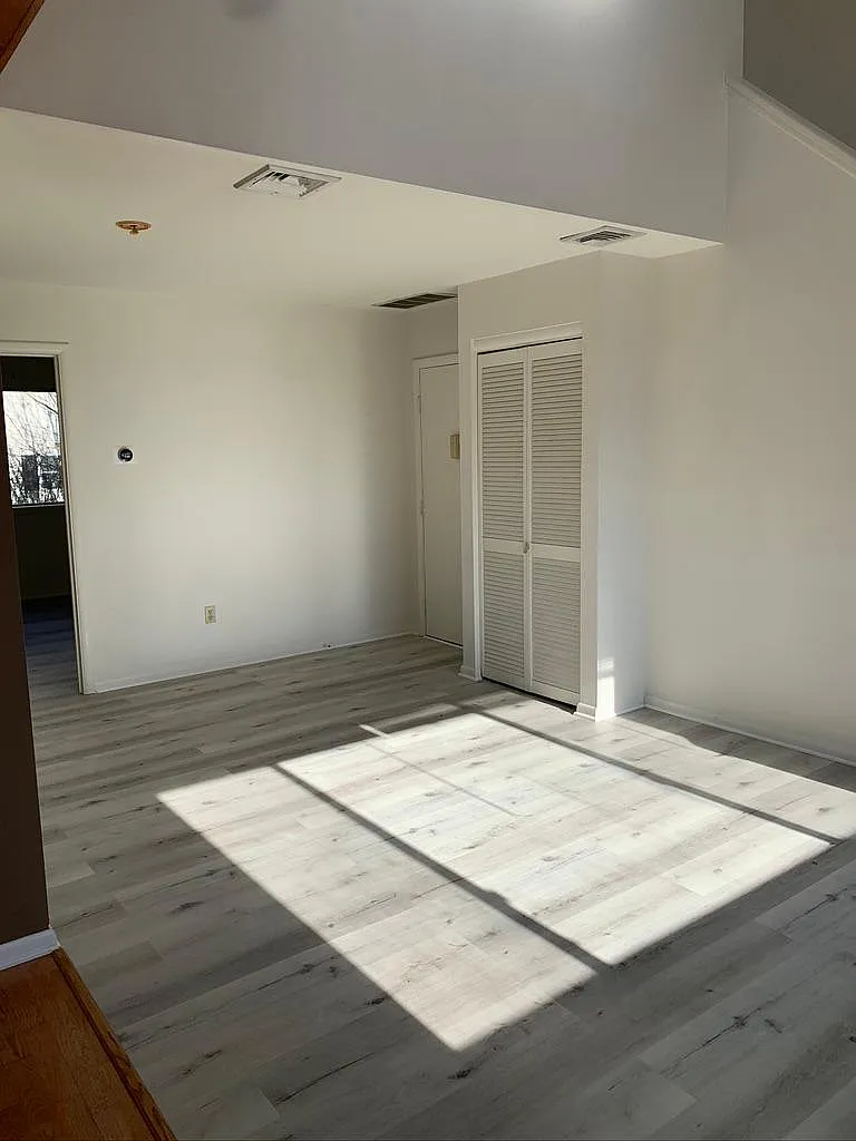 2 bed, 992 sqft, $2,650 — Photo 2