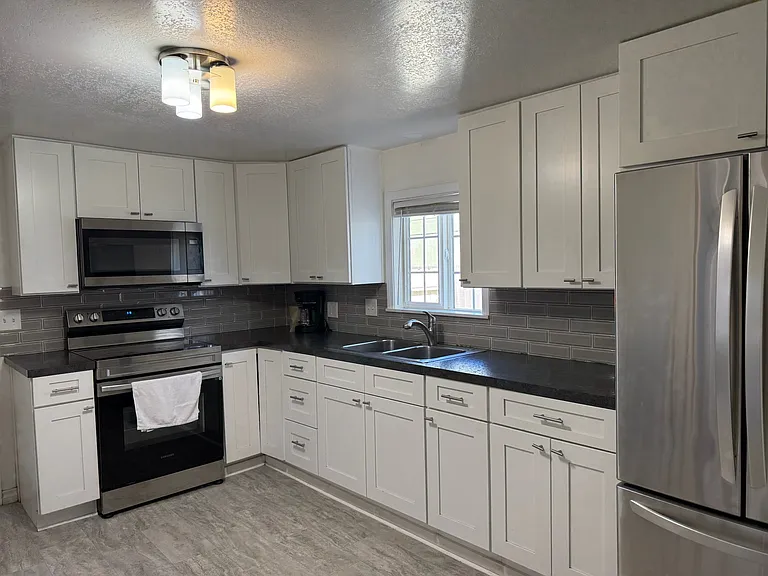 1307 Roosevelt Ave — Photo 10