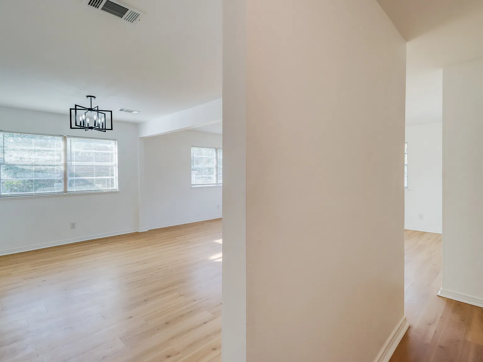 4 bed, 1.5 bath, 1820 sqft, $2,000 — Photo 3