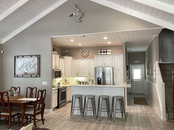 4th image of 776 Ocean Palm Way