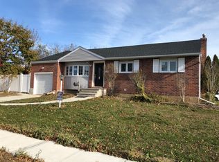 926 Westbury Dr, Westbury, NY 11590