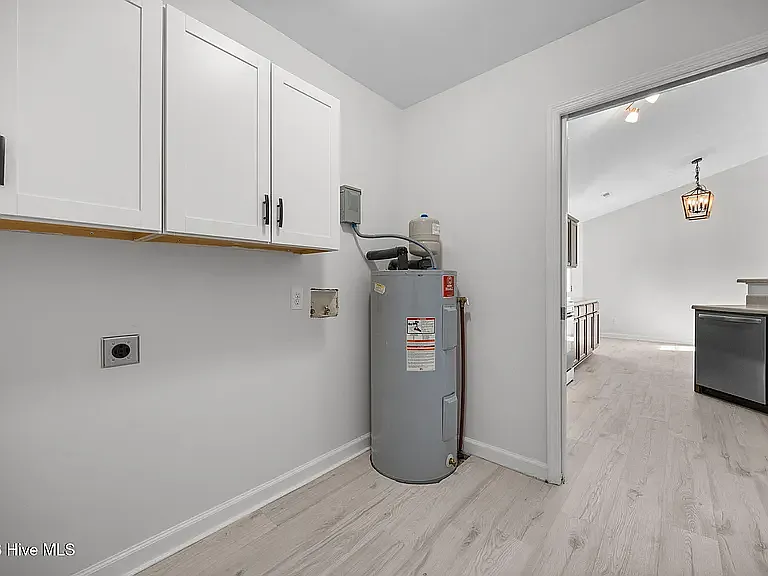 702 Buster Ct — Photo 8
