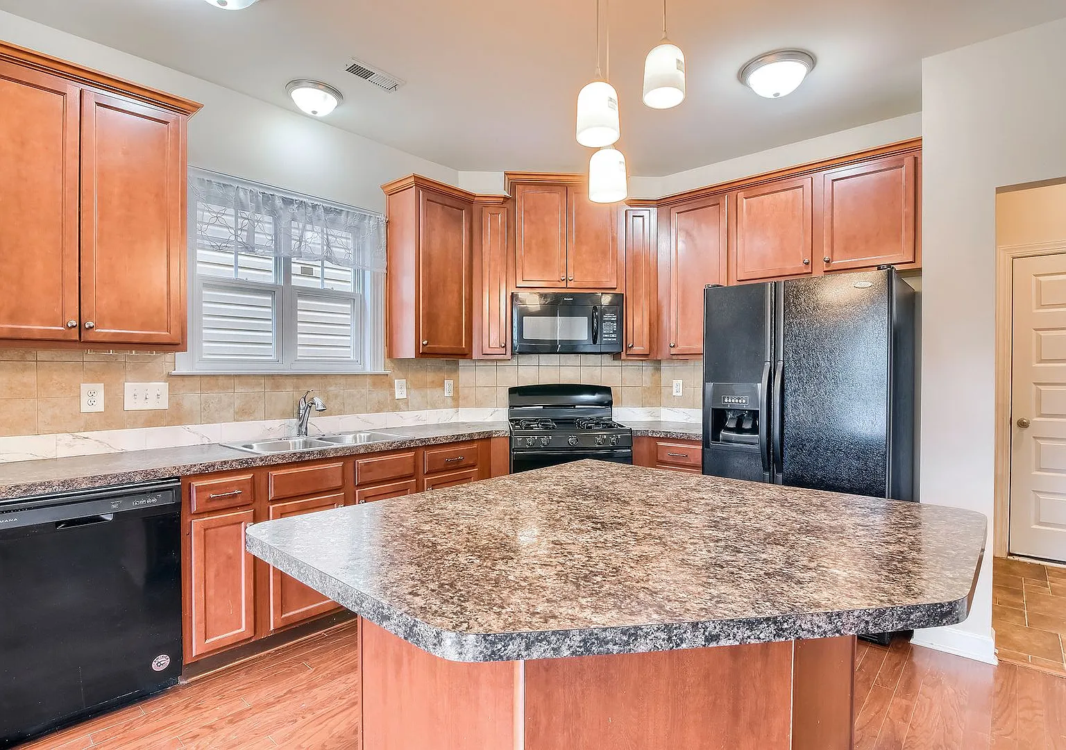 4 Bedroom Single Family in Morrisville — Photo 3