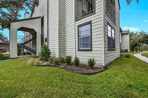 2 bed, 995 sqft, $1,550 — Photo 2