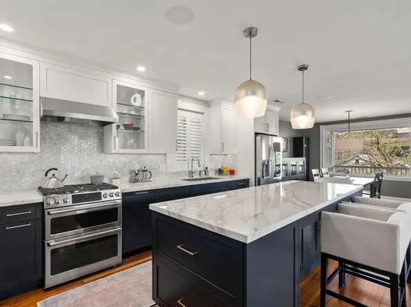 118 Kinnaird St #3, Cambridge, MA 02139