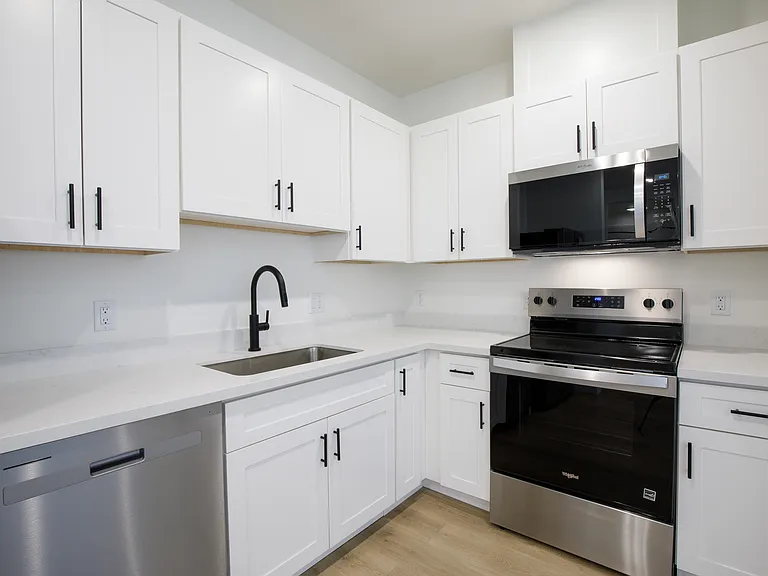 1580 W Garfield St — Photo 18