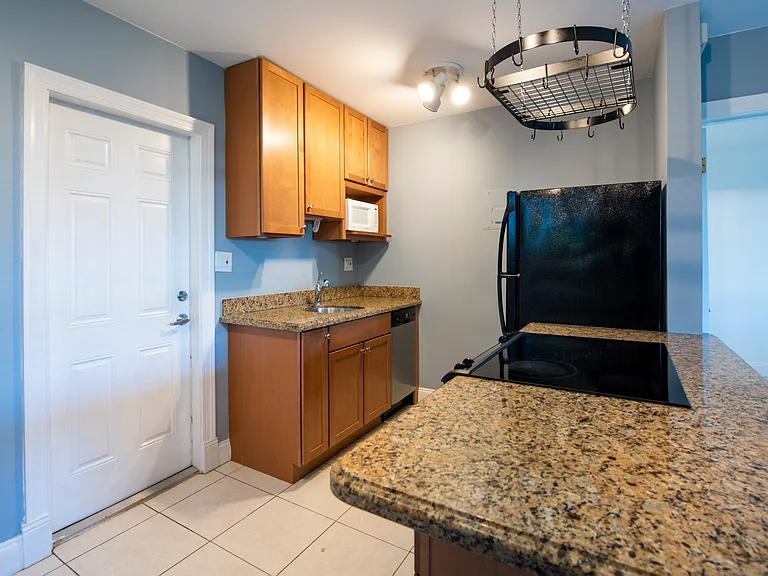 1023 NW 1st Ave #3 — Photo 12