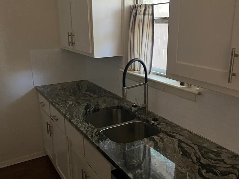 705 Michael Ln — Photo 4