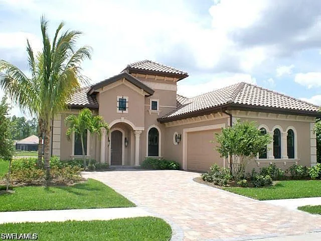 3 bed, 2.0 bath, 2300 sqft, $5,950 — Photo 1