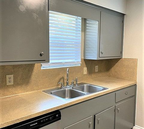 4th image of 553 S 10th St