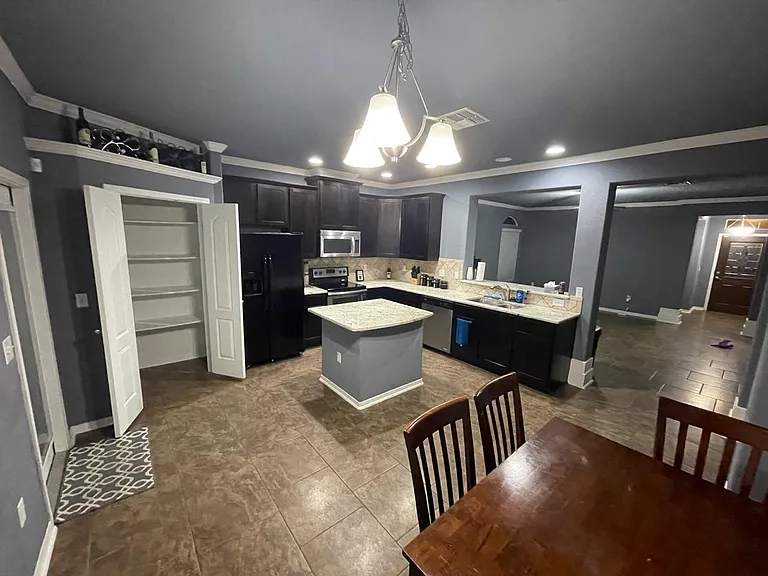 1030 Santa Catalina St — Photo 2
