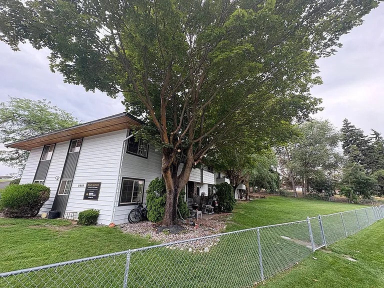 3315-3317 W Bismark Ave — Photo 8