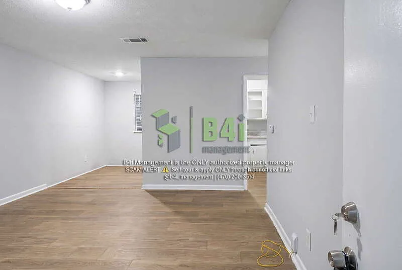 3 bed, 1.0 bath, 975 sqft, $975 — Photo 3