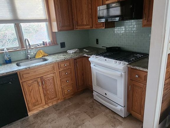 5th image of 156 Benedict Ave #1