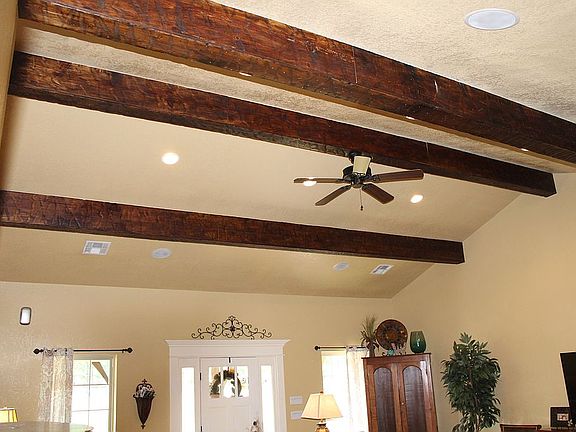 Vaulted Ceiling in main LR