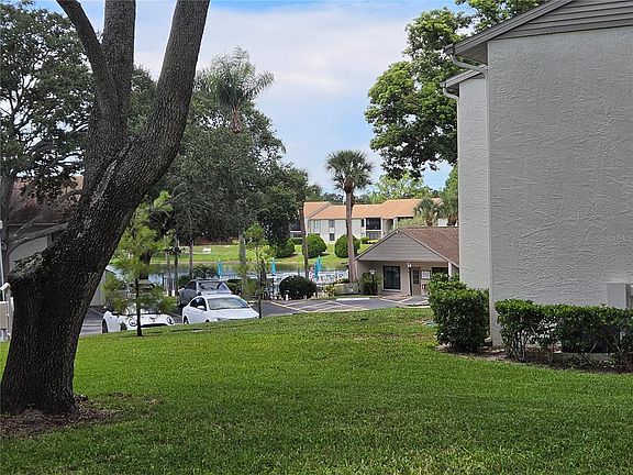 5th image of 1700 PINE RIDGE WAY E #C1