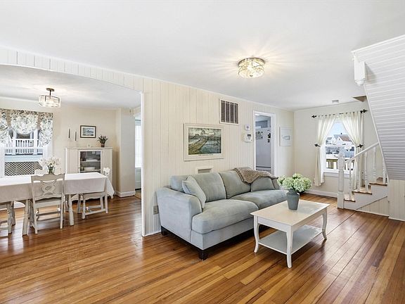 2nd image of 137 Hampton Cir