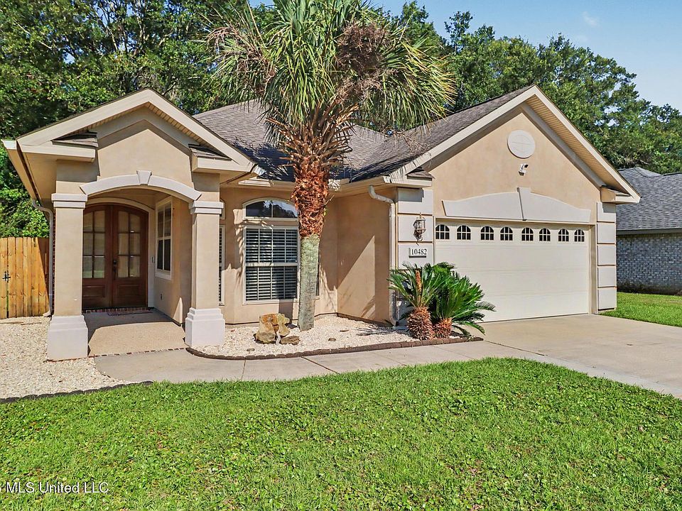 1st image of 10482 Roundhill Dr